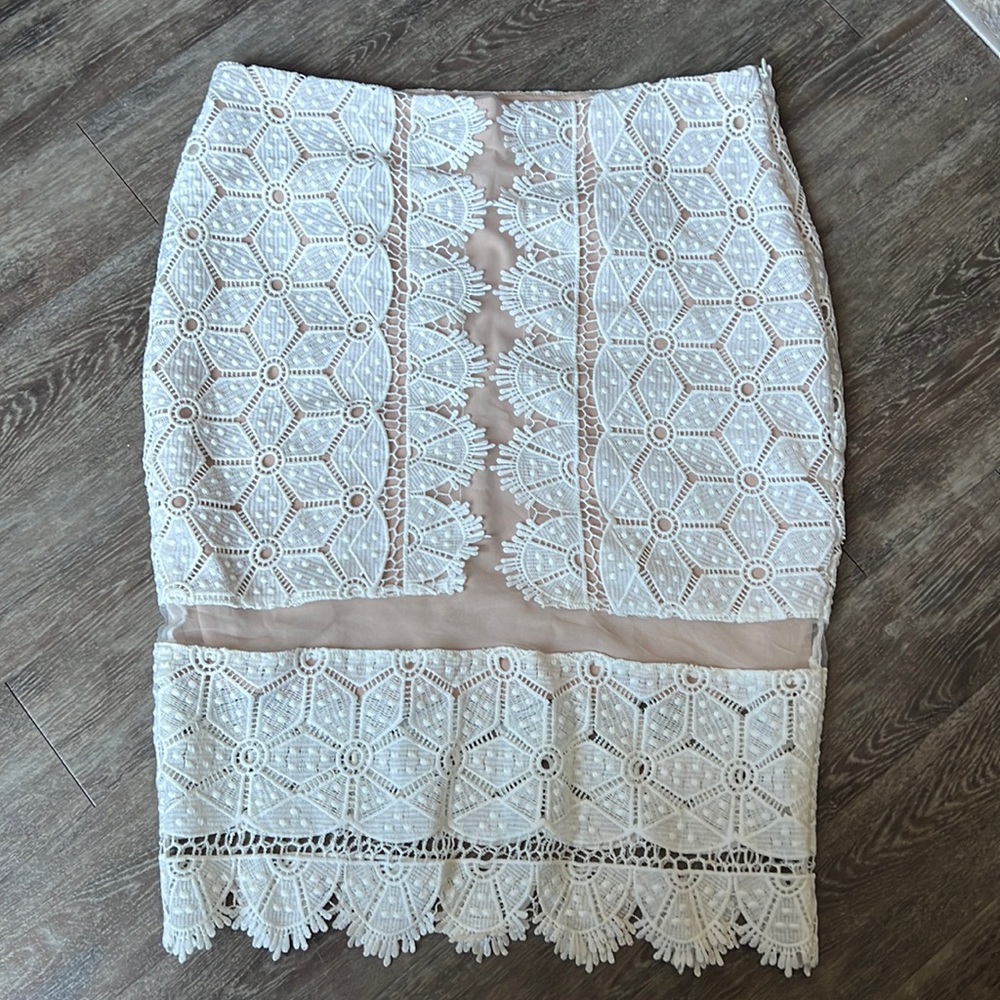 Lace skirt